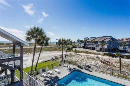 Stylish 2BR Luxury Retreat on Pensacola Beach - image 3
