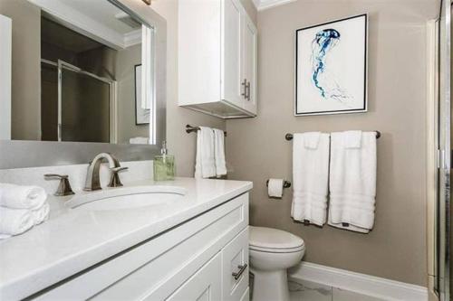 Stylish 2BR Luxury Retreat on Pensacola Beach - image 9