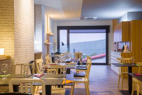 Étterem, O balcón da ribeira (O balcon da ribeira) in Parada De Sil