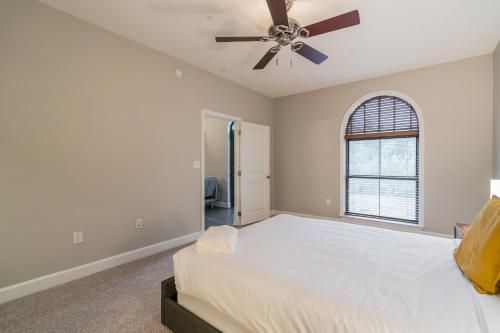 Designer Suite Minutes Away From La Cantera Shops