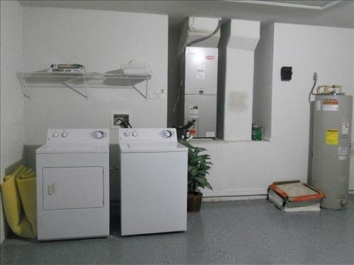 402 Park Place House - image 2