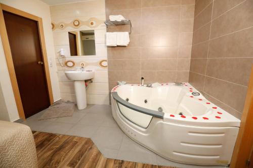 Suite with Spa Bath