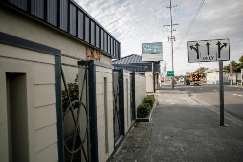 Pacific Inn - image 4