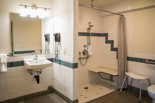 Queen Room - Disability Access