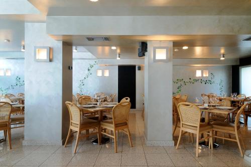 Maniatis Hotel - image 12
