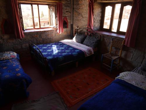 1 king bed, 2 twin beds