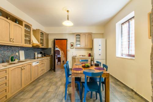  Korakies Villa Sleeps 6 Pool Air Con WiFi in Korakiaí