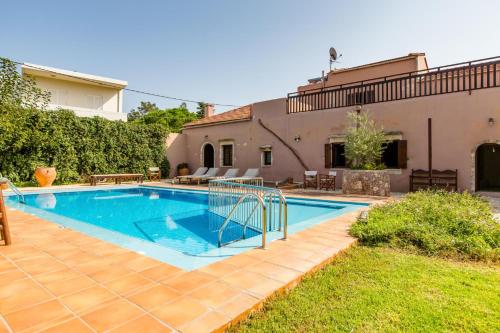  Korakies Villa Sleeps 6 Pool Air Con WiFi in Korakiaí