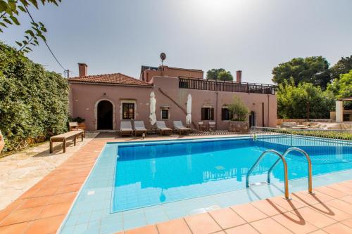  Korakies Villa Sleeps 6 Pool Air Con WiFi in Korakiaí
