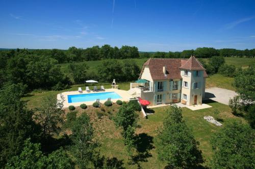 Mongoujou Villa Sleeps 8 Pool gîte à louer Sarrazac
