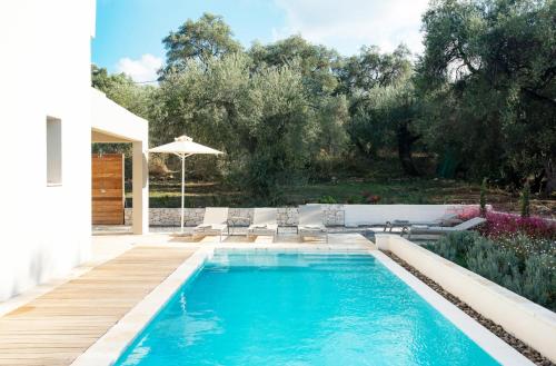  Roda Villa Sleeps 8 Pool Air Con WiFi in Roda