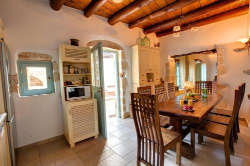  Xirosternion Villa Sleeps 4 Air Con in Xirostérnion