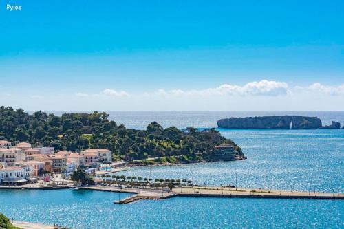  Gialova Villa Sleeps 2 Pool Air Con WiFi in Gialova