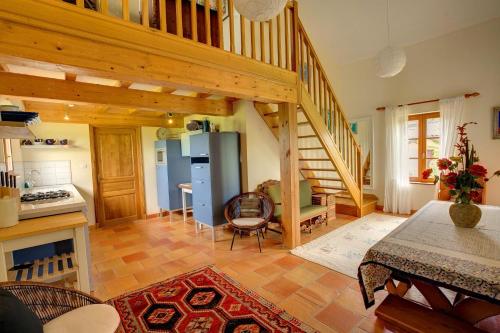 Salvagnac-Cajarc Villa Sleeps 16 Pool WiFi gîte à louer Grazac