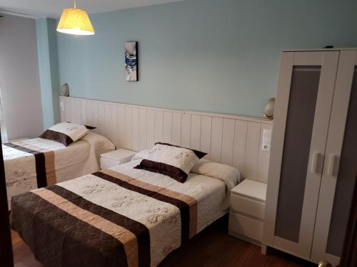 1 double bed, 1 twin bed