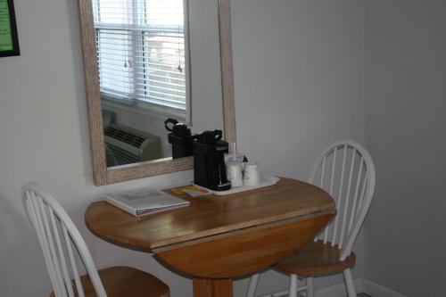 Beach Front Motel Cedar Key - image 7