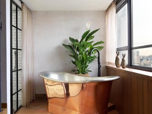 Treehouse Hotel London - image 3