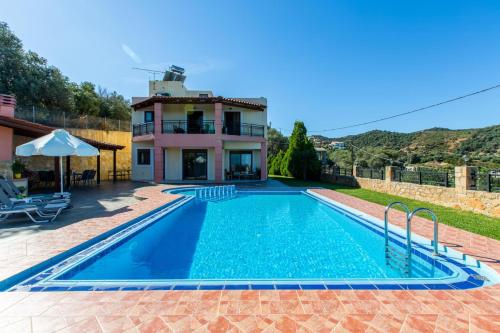  Ano Stalos Villa Sleeps 6 Pool Air Con WiFi, Unterkunft in Metókhi