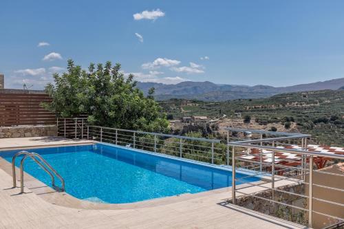  Tsikalaria Villa Sleeps 4 in Tsikalariá