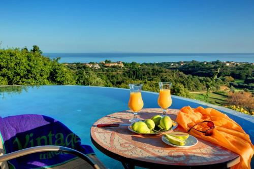 Skala Villa Sleeps 4 Pool Air Con WiFi in Ratzaklíon