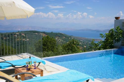  Sarakinatika Villa Sleeps 4 Pool Air Con WiFi in Víngla