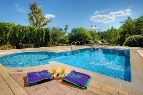  Vamos Villa Sleeps 2 Pool Air Con WiFi in 730 08 Vamos