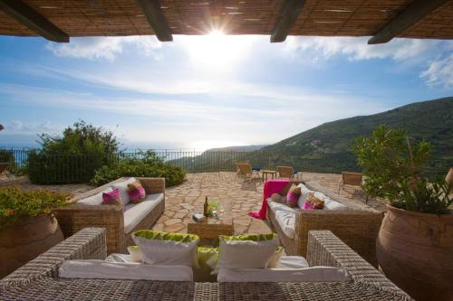  Fanies Villa Sleeps 8 Pool Air Con WiFi in Faniaí