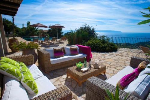  Fanies Villa Sleeps 8 Pool Air Con WiFi in Faniaí