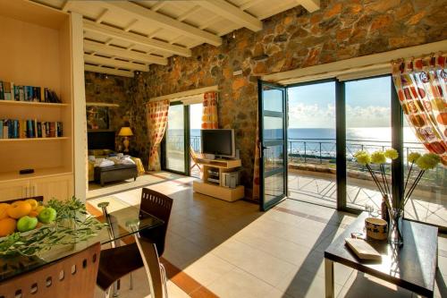  Livadia Villa Sleeps 2 Pool Air Con WiFi in Livadia