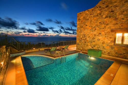  Livadia Villa Sleeps 2 Pool Air Con WiFi in Livadia