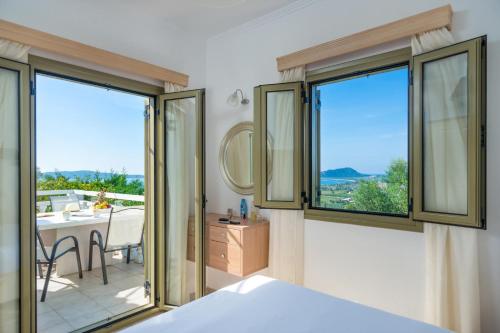  Gialova Villa Sleeps 2 Pool Air Con WiFi in Gialova