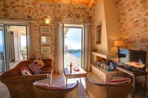  Fanies Villa Sleeps 4 Pool Air Con WiFi in Faniaí