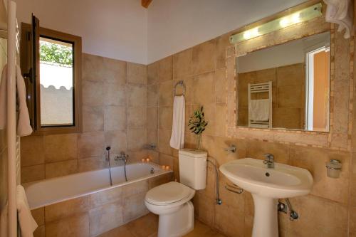  Fanies Villa Sleeps 4 Pool Air Con WiFi in Faniaí