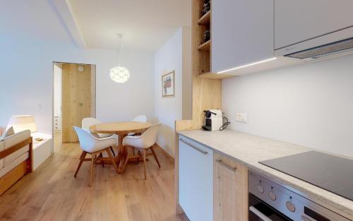 Apartment with Lake View