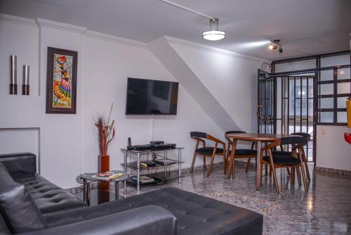 Apartamento Lleras AC Hot Tub, Медельин (фото 5)