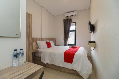 B&B Palembang - RedDoorz Syariah near RSUD Siti Fatimah Palembang - Bed and Breakfast Palembang