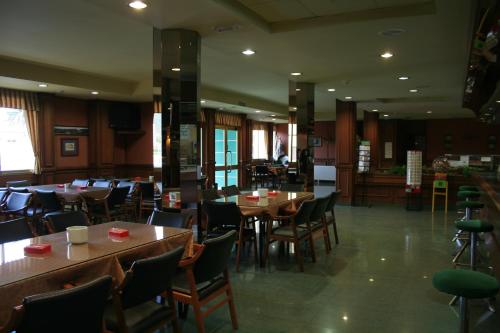 Pub/Lounge, Hotel Canal in Unquera