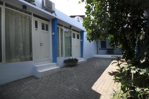 Entrance, RedDoorz near Stasiun Lawang in Lawang