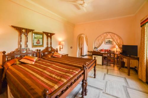 Karni Bhawan Heritage Hotel Jodhpur – Jodhpur, FL