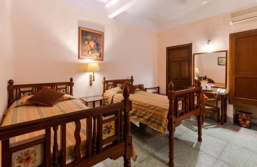 Karni Bhawan Heritage Hotel Jodhpur – Jodhpur, FL