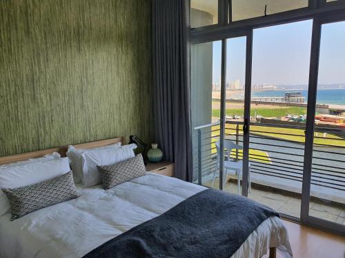 Accommodation Front - Gorgeous 4 Sleeper Beachfront Apartment
