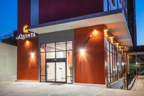 La Quinta Inn and Suites by Wyndham Long Island City Queens 