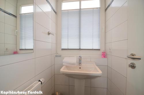 Three-Bedroom House image 10