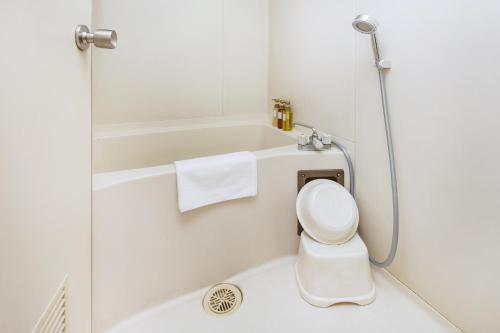 Standard Quadruple Room - Non-Smoking - House Keeping is Optional with Additional Cost image 2