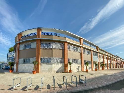 セビリア Apartamentos Sevilla Este by QHotels 3つ星 ゲストハウス 外観