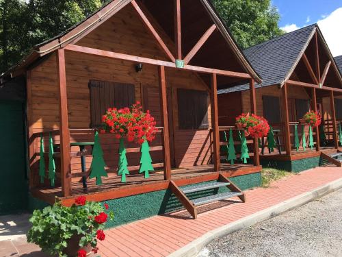 Two-Bedroom Bungalow (6 Adults)