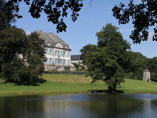 Viesnīcas āriene, Marchin Castle with Sauna in Marchin