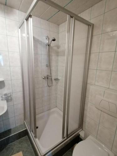 2 bedrooms, 5 beds