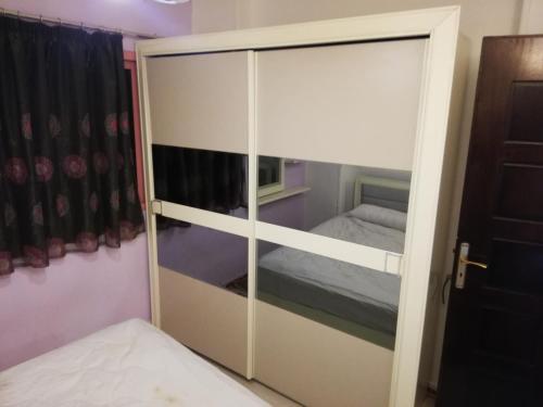 Manial CAIRO شقه فرش مودرن 145متر علي شارع المنيل الرئيسي جزيرة المنيل الروضة قريبه جدا من النيل, Giza