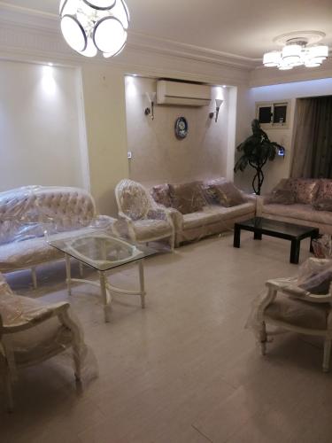 Manial CAIRO شقه فرش مودرن 145متر علي شارع المنيل الرئيسي جزيرة المنيل الروضة قريبه جدا من النيل (Manial CAIRO شقه فرش مودرن 145متر علي شارع المنيل الرئيسي جزيرة المنيل الروضة قريبه جدا من النيل) near St George-templom